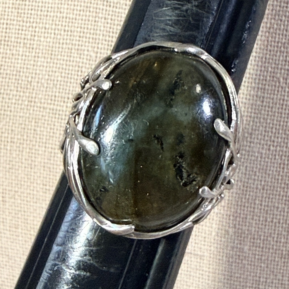 925, Sterling labradorite w floral setting, large statement ring